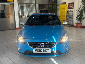 2016 Volvo V40 2.0 R-Design D2 in Blue — image 4