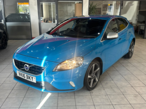 2016 Volvo V40 2.0 R-Design D2 in Blue — image 5