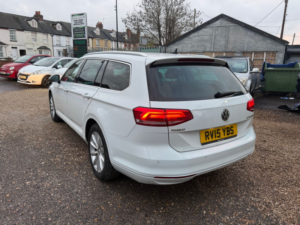 2015 Volkswagen Passat 2.0 Tdi Bluemotion Tech Se Business Estate 5dr Diesel Manual Euro 6 (s/s) (150 Ps) in White — image 4