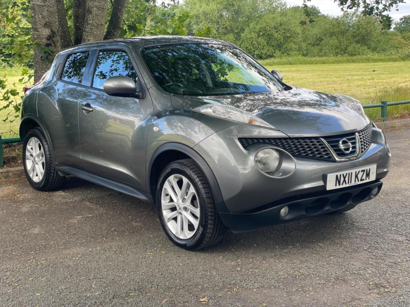 2011 Nissan Juke 1.6 Tekna Euro 5 5dr in Grey — image 1
