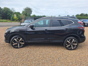 2020 Nissan Qashqai 1.3 Dig-T Tekna Euro 6 (s/s) 5dr in Black — image 5