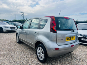 2009 Nissan Note 1.6 16v Acenta Auto Euro 4 5dr in Silver — image 2