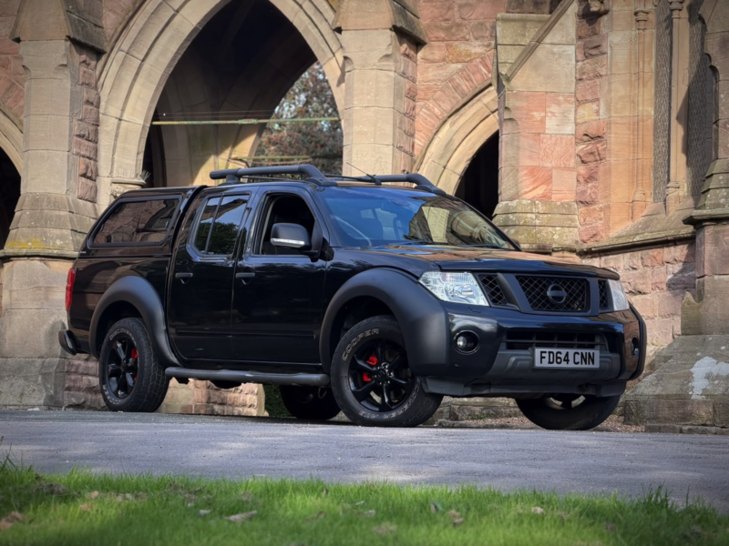 2014 Nissan Navara 2.5 Dci Tekna in Black — image 1