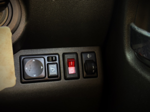 2014 Nissan Navara 2.5 Dci Tekna in Black — image 4