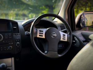 2014 Nissan Navara 2.5 Dci Tekna in Black — image 6