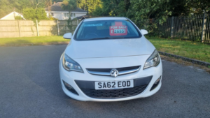 2012 Vauxhall Astra 1.6 16v Sri in White — image 4