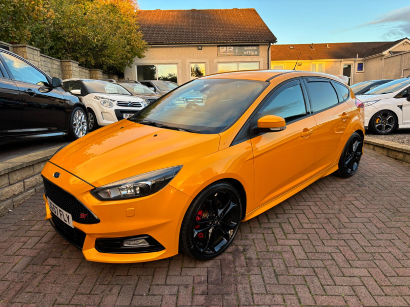 2016 Ford Focus 2.0 Tdci St-3 Euro 6 (s/s) 5dr in Yellow — image 1