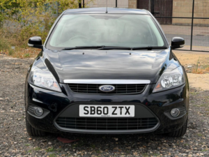 2011 Ford Focus 1.6 Zetec 5dr in Black — image 2