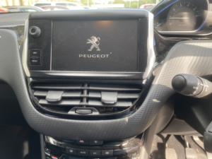 2015 Peugeot 2008 1.2 Puretech Allure in Black — image 4