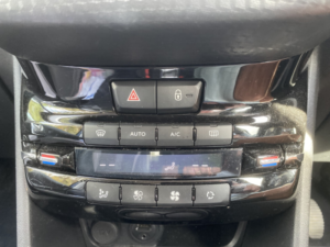 2015 Peugeot 2008 1.2 Puretech Allure in Black — image 6