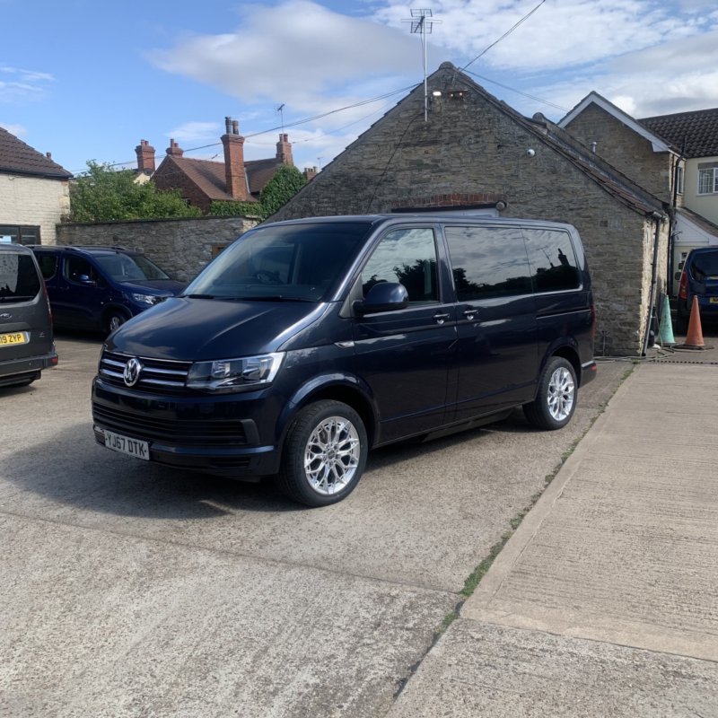 2017 Volkswagen Transporter 2.0 Tdi Bluemotion Tech S in Blue — image 1