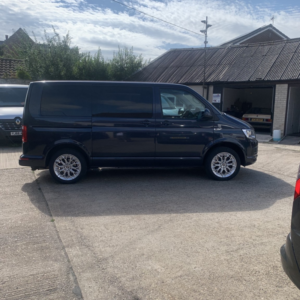 2017 Volkswagen Transporter 2.0 Tdi Bluemotion Tech S in Blue — image 5