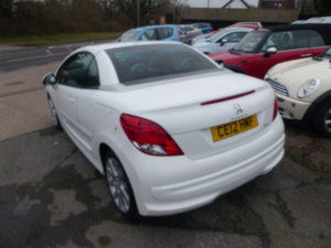 2012 Peugeot 207 Cc 1.6 Hdi Allure in White — image 5