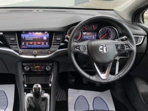 2019 Vauxhall Astra 1.4 Turbo Elite Nav 5-Door in Silver — image 2