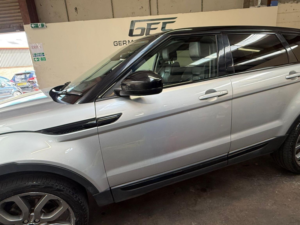 2017 Land Rover Range Rover Evoque 2.0 Td4 Se Tech 4WD Euro 6 (s/s) 5dr in Silver — image 2
