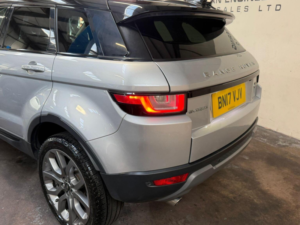 2017 Land Rover Range Rover Evoque 2.0 Td4 Se Tech 4WD Euro 6 (s/s) 5dr in Silver — image 4
