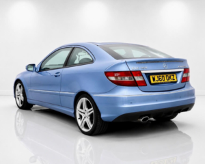 2010 Mercedes-Benz Clc Class 1.8 Clc180k Sport Coupe Auto Euro 4 3dr in Blue — image 3