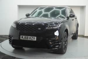 2018 Land Rover Range Rover Velar 2.0 D180 R-Dynamic Se Auto 4WD Euro 6 (s/s) 5dr in Black — image 4