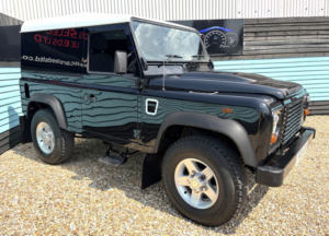 2015 Land Rover Defender 90 2.2 Tdci Hard Top SUV 3dr Diesel Manual 4WD Swb Euro 5 (122 Ps) in Black — image 2