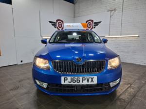 2016 Skoda Octavia 1.6 Tdi Se L in Blue — image 3