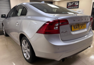 2018 Volvo S60 2.0 T4 Se Nav Saloon 4dr Petrol Manual Euro 6 (s/s) (190 Ps) in Silver — image 3