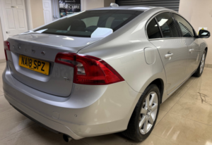 2018 Volvo S60 2.0 T4 Se Nav Saloon 4dr Petrol Manual Euro 6 (s/s) (190 Ps) in Silver — image 4