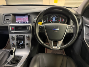2018 Volvo S60 2.0 T4 Se Nav Saloon 4dr Petrol Manual Euro 6 (s/s) (190 Ps) in Silver — image 6