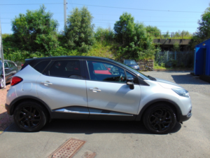 2015 Renault Captur 0.9 Signature Energy Tce 90 * Only 36850 Miles * Mot June 2027 * Full Service History * Finance Avai in Silver — image 2