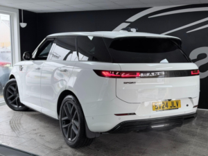 2024 Land Rover Range Rover Sport 3.0 D300 Mhev Dynamic Se Auto 4WD Euro 6 (s/s) 5dr in White — image 4