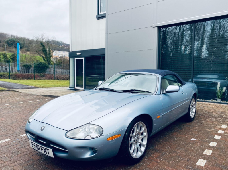 1997 Jaguar Xk8 4.0 Convertible in Blue — image 1