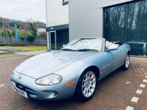 1997 Jaguar Xk8 4.0 Convertible in Blue — image 2