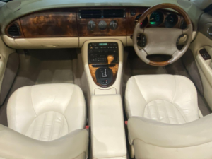 1997 Jaguar Xk8 4.0 Convertible in Blue — image 3