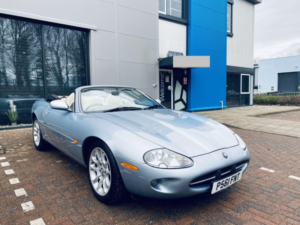 1997 Jaguar Xk8 4.0 Convertible in Blue — image 5