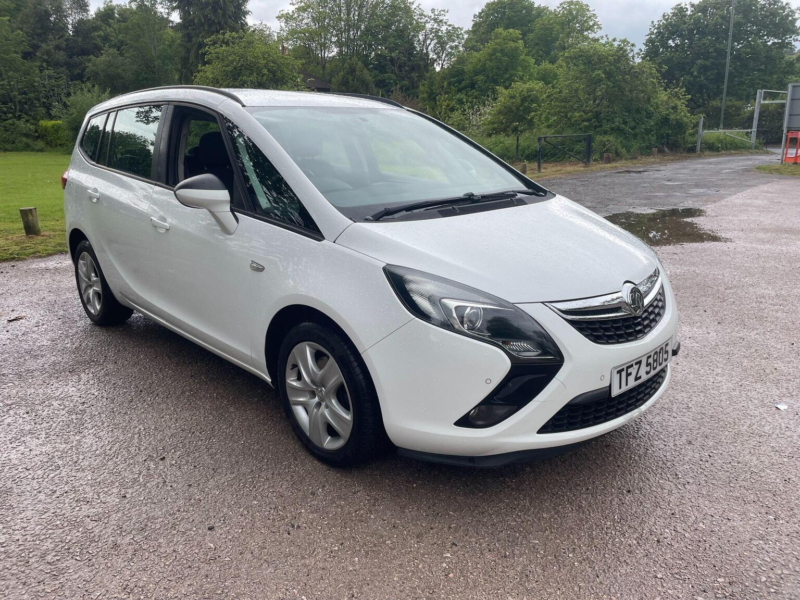 2014 Vauxhall Zafira Tourer 1.4t 16v Exclusiv Euro 5 5dr in White — image 1