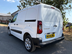 2016 Peugeot Partner 1.6 Hdi 850 Professional L1 4dr in White — image 4