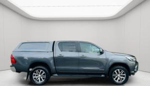 2018 Toyota Hilux 2.4 D-4d Invincible Auto 4WD Euro 6 (s/s) 4dr (tss, 3.5t) in Grey — image 4