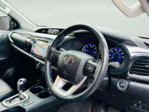 2018 Toyota Hilux 2.4 D-4d Invincible Auto 4WD Euro 6 (s/s) 4dr (tss, 3.5t) in Grey — image 5