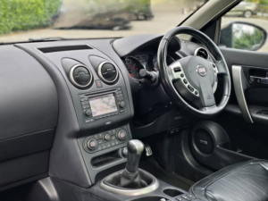 2013 Nissan Qashqai 1.6 Tekna SUV 5dr Petrol Manual 2WD Euro 5 (117 Ps) in Beige — image 2