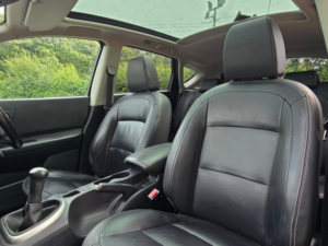 2013 Nissan Qashqai 1.6 Tekna SUV 5dr Petrol Manual 2WD Euro 5 (117 Ps) in Beige — image 3