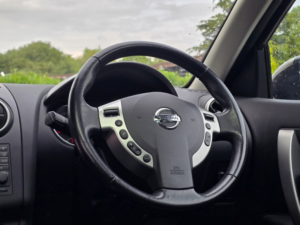 2013 Nissan Qashqai 1.6 Tekna SUV 5dr Petrol Manual 2WD Euro 5 (117 Ps) in Beige — image 6