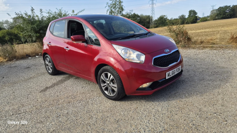 2016 Kia Venga 1.6 4 in Red — image 1