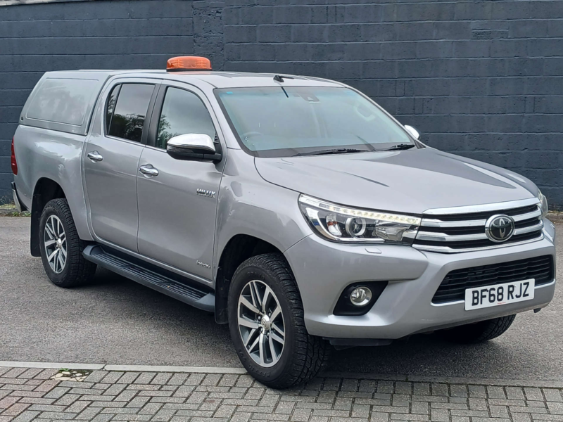 2018 Toyota Hilux 2.4 Hi-Luxury Invincible D-4d 4WD Double Cab Auto 4WD 5dr in Silver — image 1