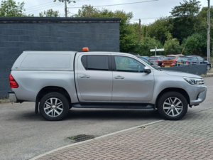 2018 Toyota Hilux 2.4 Hi-Luxury Invincible D-4d 4WD Double Cab Auto 4WD 5dr in Silver — image 3