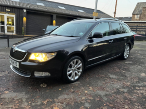 2011 Skoda Superb 1.6 Tdi Se Plus Euro 5 5dr in Black — image 3