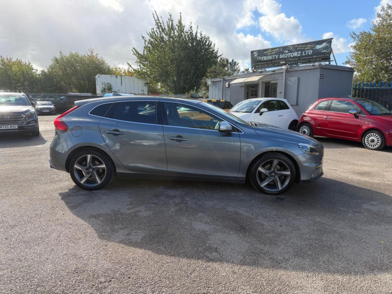 2016 Volvo V40 2.0 D2 R-Design Lux Euro 6 (s/s) 5dr in Grey — image 1