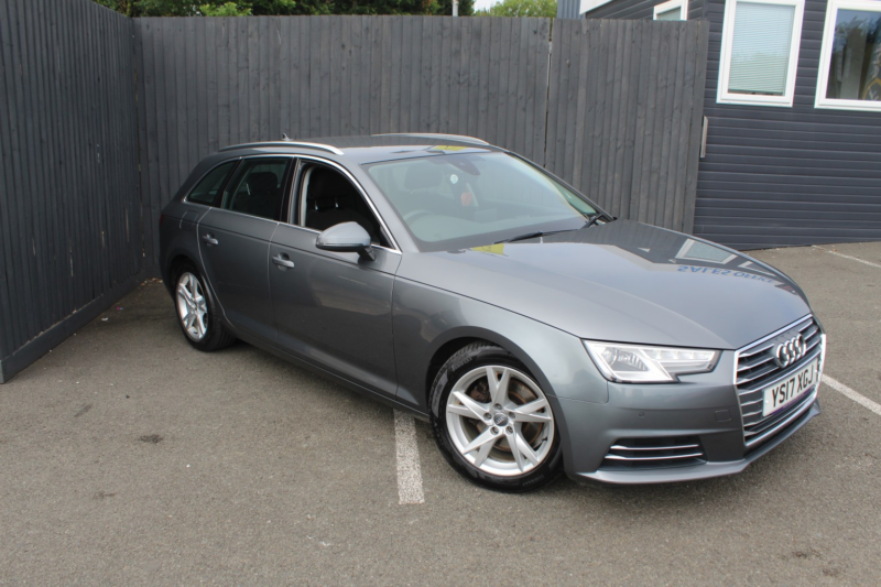 2017 Audi A4 Avant 2.0 Tdi Ultra Sport in Grey — image 1