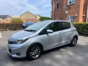 2014 Toyota Yaris 1.33 Dual Vvt-I Icon Plus Multidrive S Euro 5 5dr in Silver — image 3