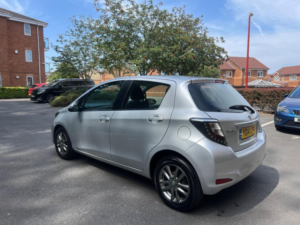 2014 Toyota Yaris 1.33 Dual Vvt-I Icon Plus Multidrive S Euro 5 5dr in Silver — image 4