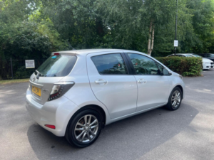 2014 Toyota Yaris 1.33 Dual Vvt-I Icon Plus Multidrive S Euro 5 5dr in Silver — image 6