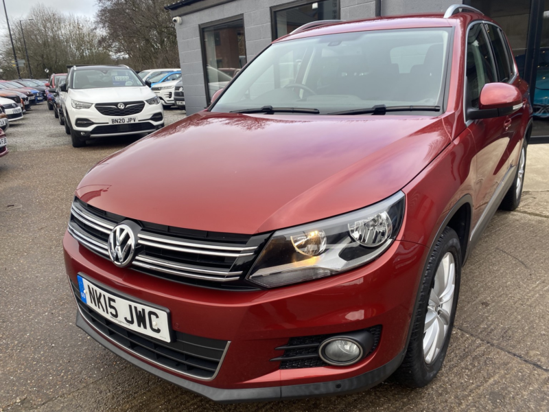 2015 Volkswagen Tiguan 2.0 Tdi Bluemotion Tech Match DSG 4WD in Red — image 1